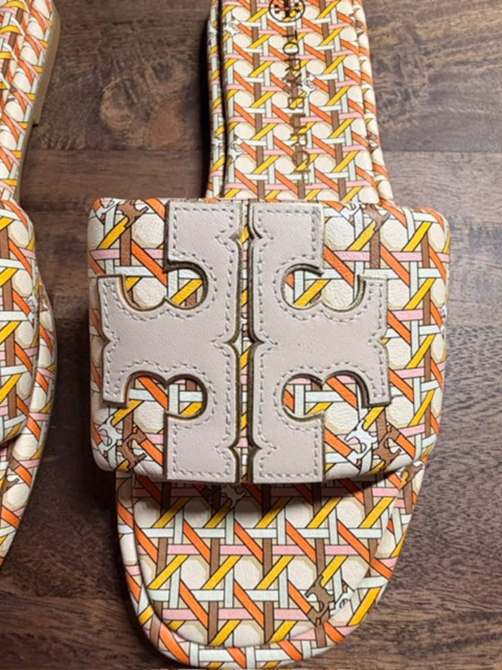 Tory Buch Sandals 9 - Picture 2 of 6